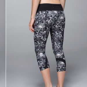 Lululemon Run Inspire Crop Flowabunga Size 4